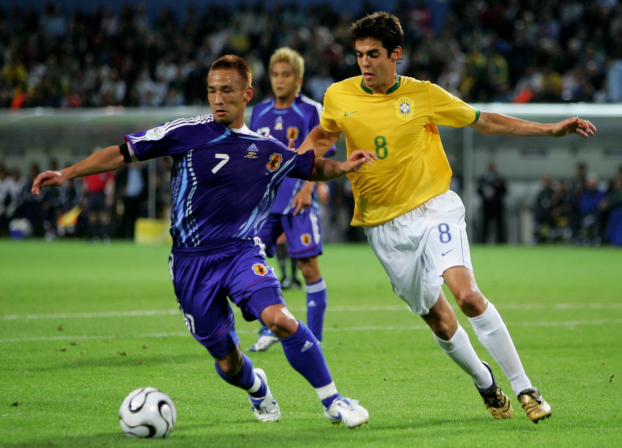 世界杯 中田英寿vs卡卡，2006年6月22日，世界杯小组赛，日本vs巴西。足球