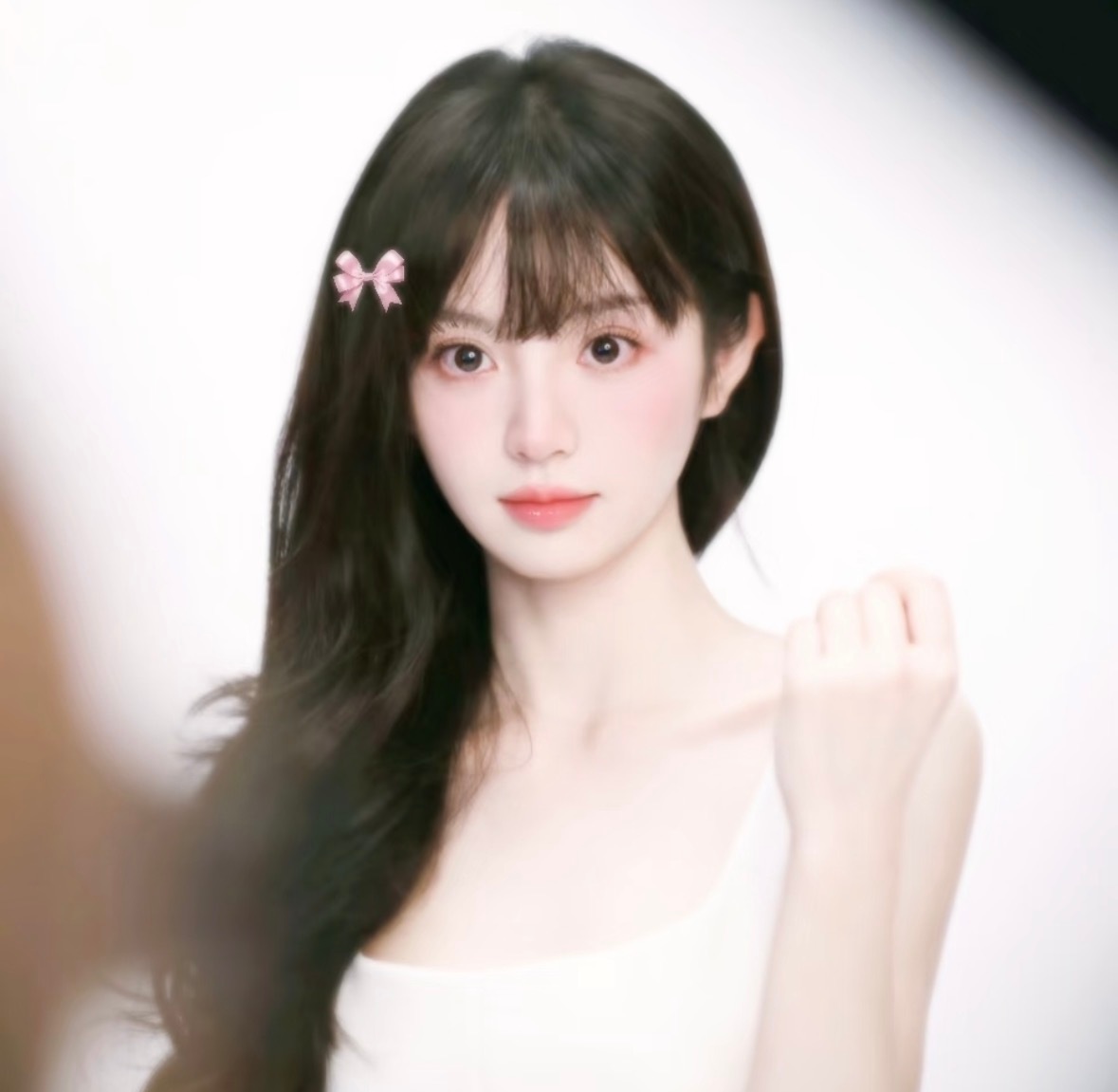 带着萌萌的女孩 和大家说晚安啦 