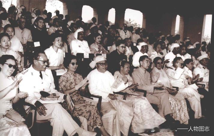 1961年1月，周恩来总理率代表团在仰光参加庆祝缅甸联邦独立庆典。