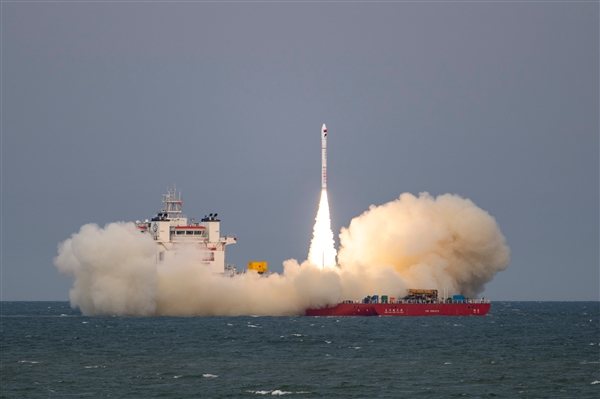 【#我国从海上发射一箭6星# ，谷神星一号海射型遥三运载火箭发射成功】8月29日