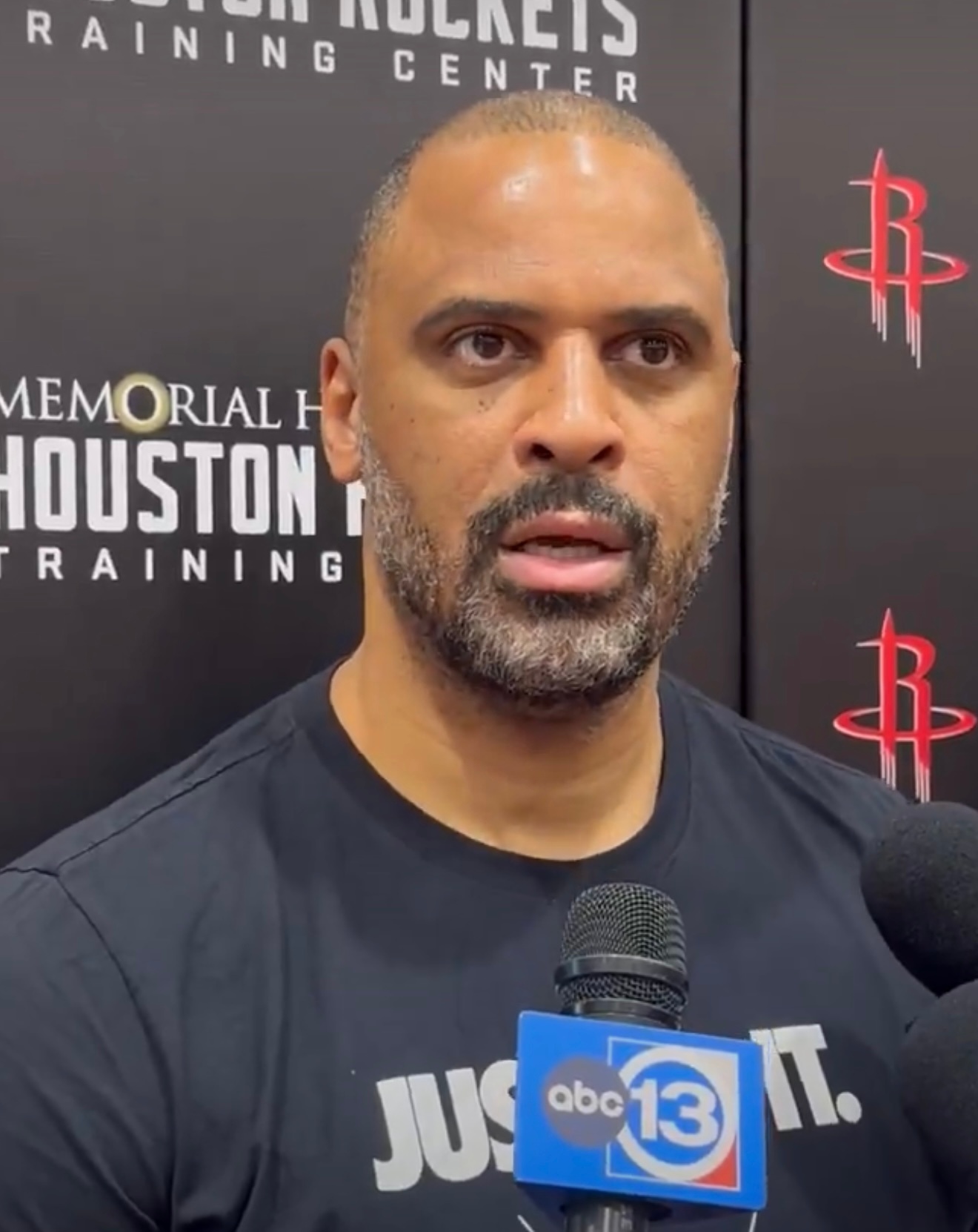 乌度卡今天表示：“如果他们继续全力包夹杜兰特，我们要让他们付出代价。”nba季后