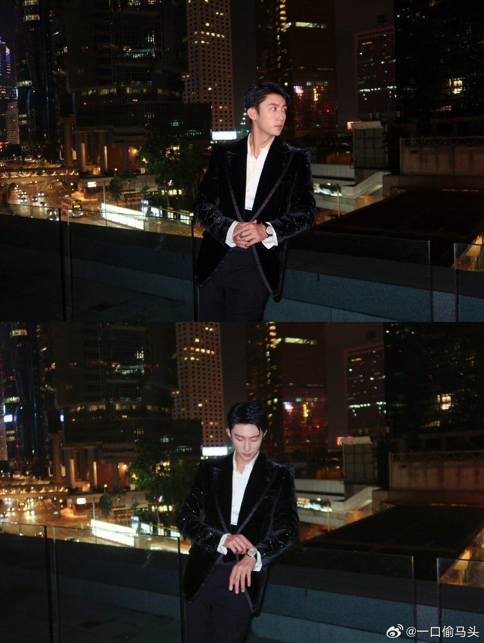 黄景瑜 穿薄底鞋的神盘发温婉大气，闪光纱裙流光溢彩，胸前绣花细节拉满，笑起来甜到