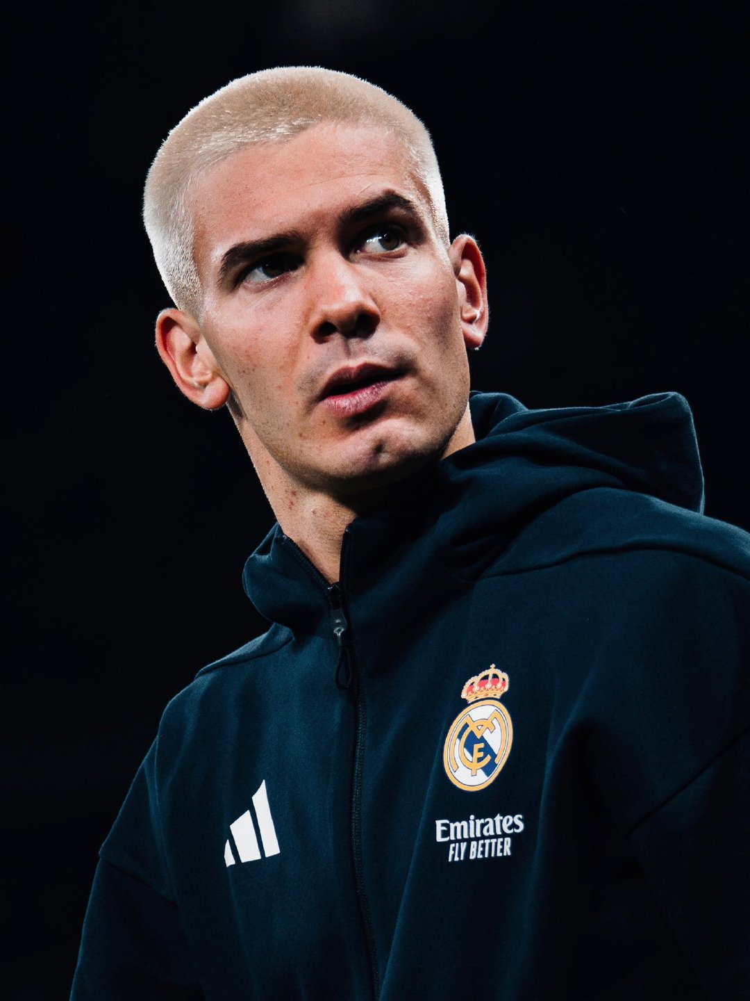 马卡报：马斯坦托诺在右边锋的状态尚未达到最佳状态，他在边路盘带和突破表现很挣扎，