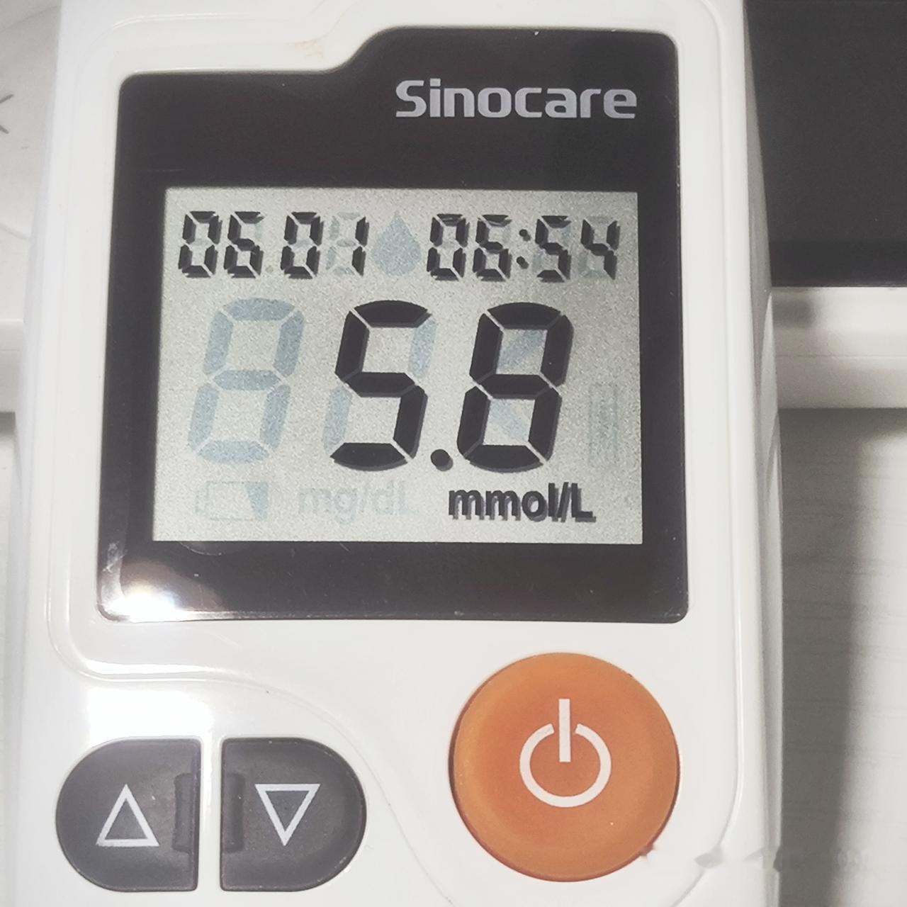 今天跑休，测一下血糖。以前的糖尿病人，坚持跑步锻炼不用吃降糖药，不用限制饮食血糖
