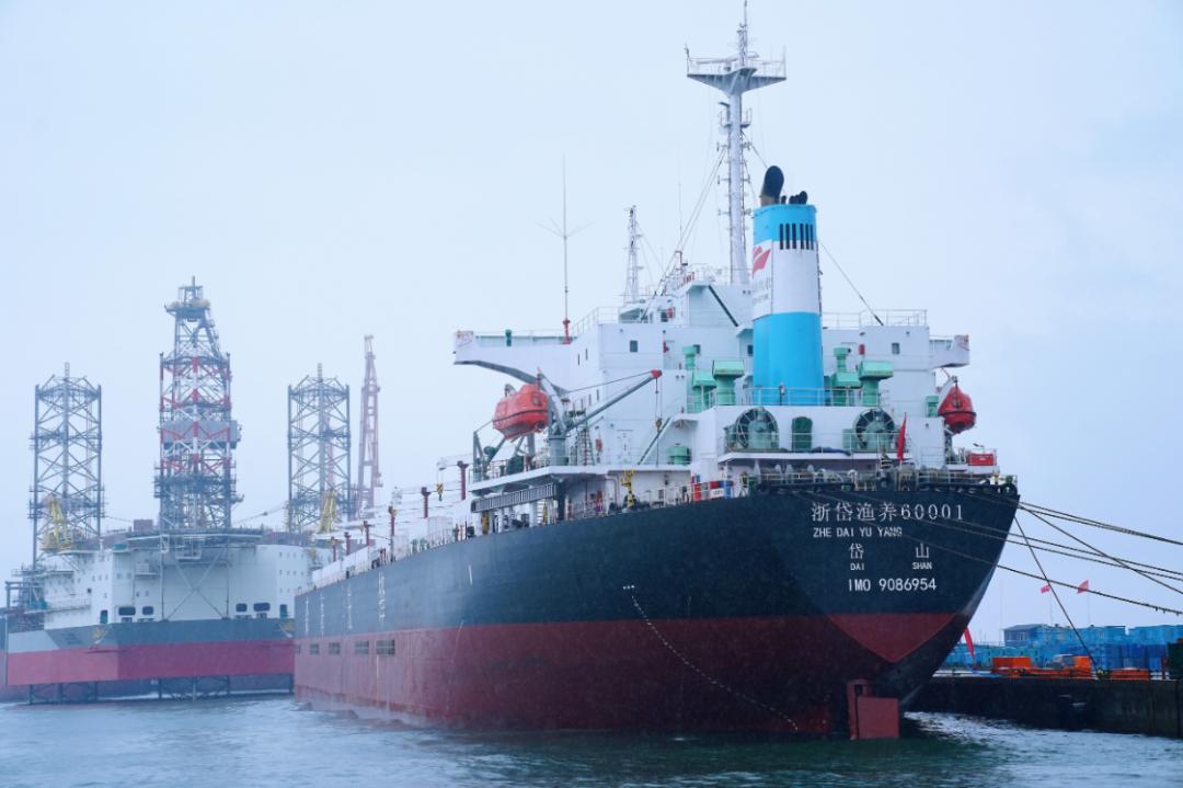 全球首艘8万吨级养殖工船交付，中国深远海养殖实现重大突破。

7月20日，全球首