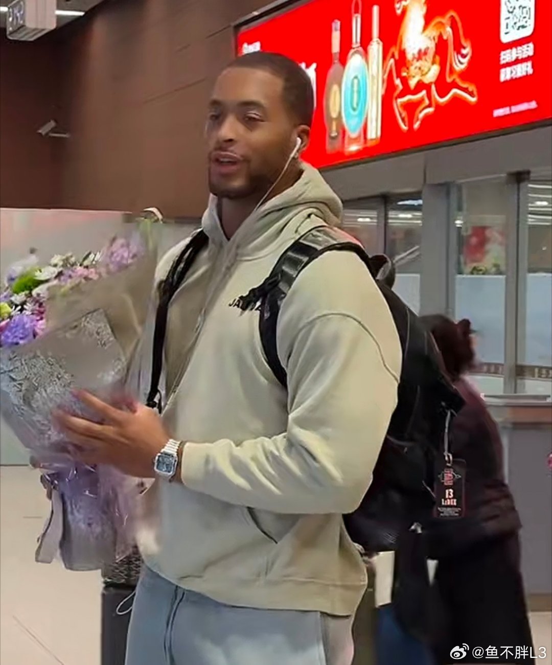 颜值还行。就是不知道能不能打等验货了辽宁男篮