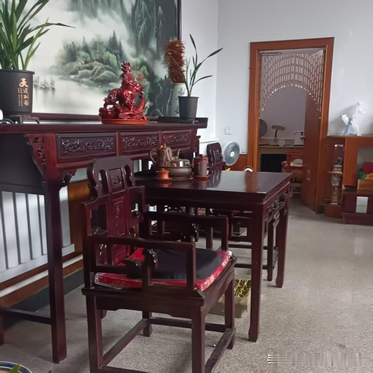 帮助他人就像给自己存了笔“善良存款”，以后说不定就“连本带利”回来了，何乐而不为
