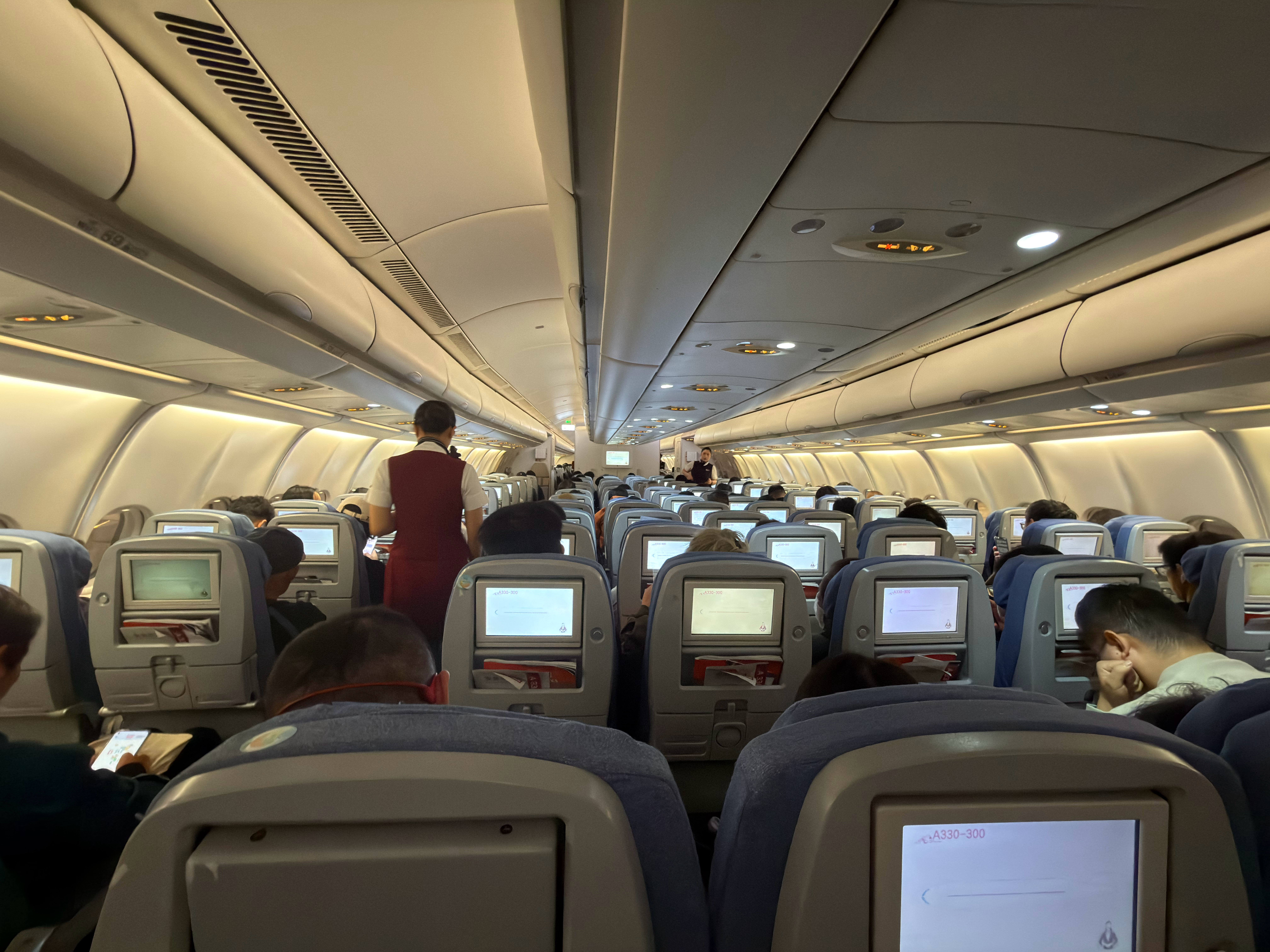 4月最后一差，去趟上海周日晚上，上海-北京，全仓位满员果然牛马航线，令人佩服！ 