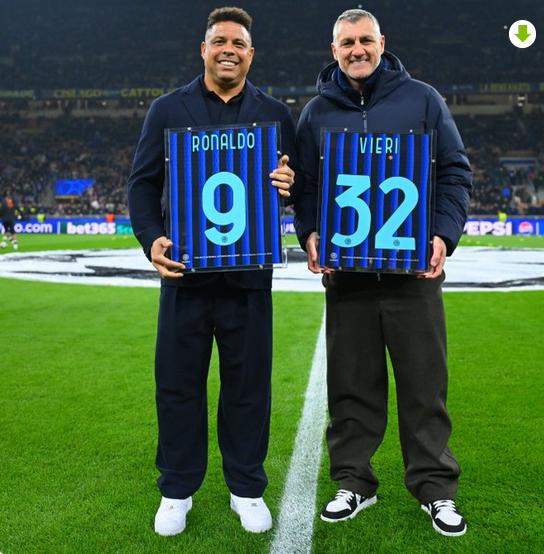 看过这俩人踢球的应该都40起步了吧，当年这两位单独拿一个出来，就可以让所有防线闻