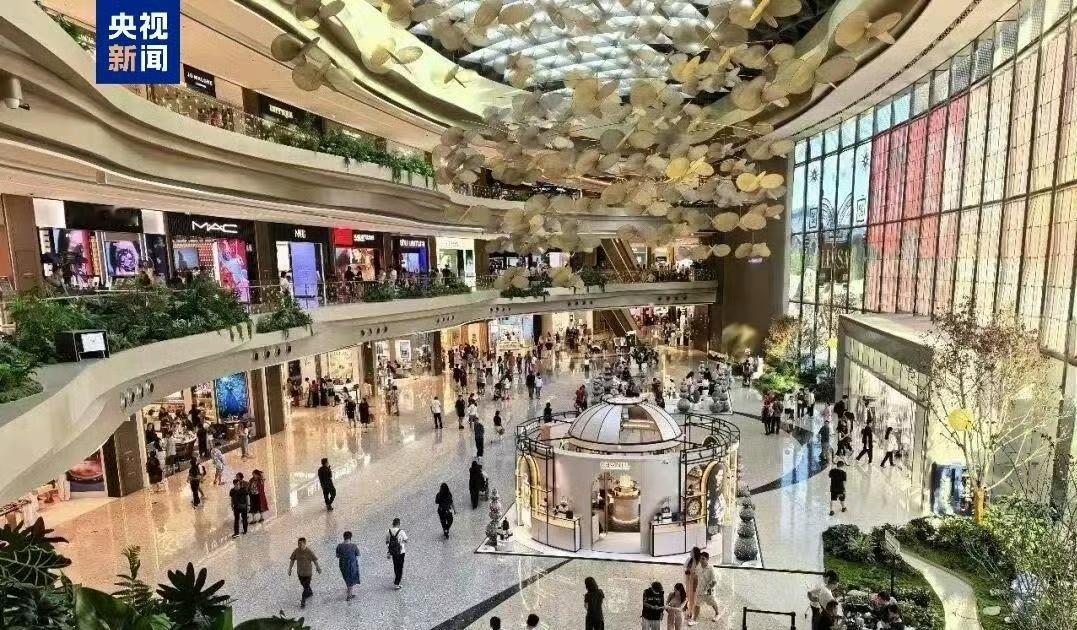 两天狂花5亿！海南免税店被挤爆，3个真相戳中中国人的消费密码
 
看到假期两天免