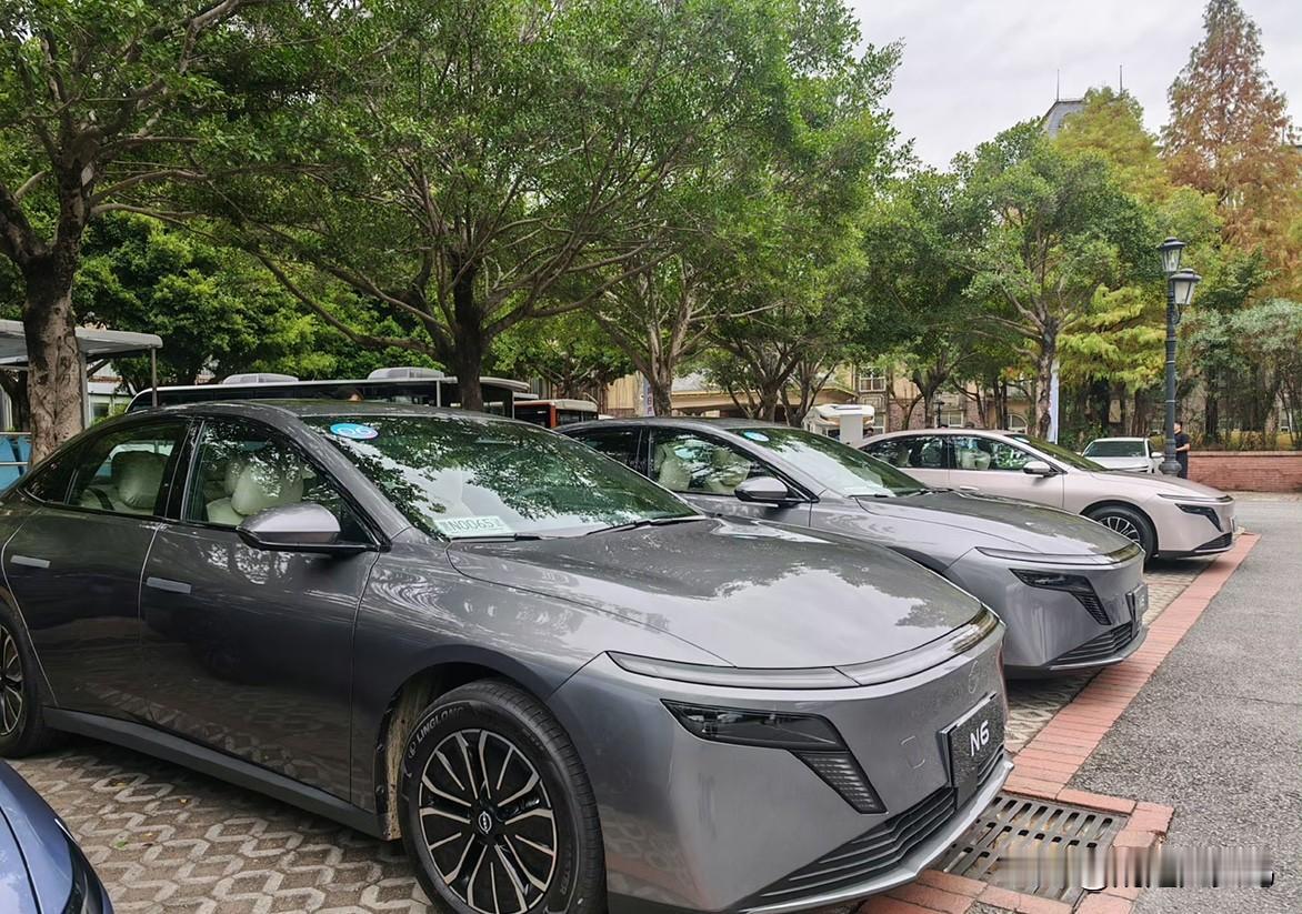 在2025广州车展上，日产N6与新款天籁·鸿蒙座舱堪称展台“流量担当”，不仅让“