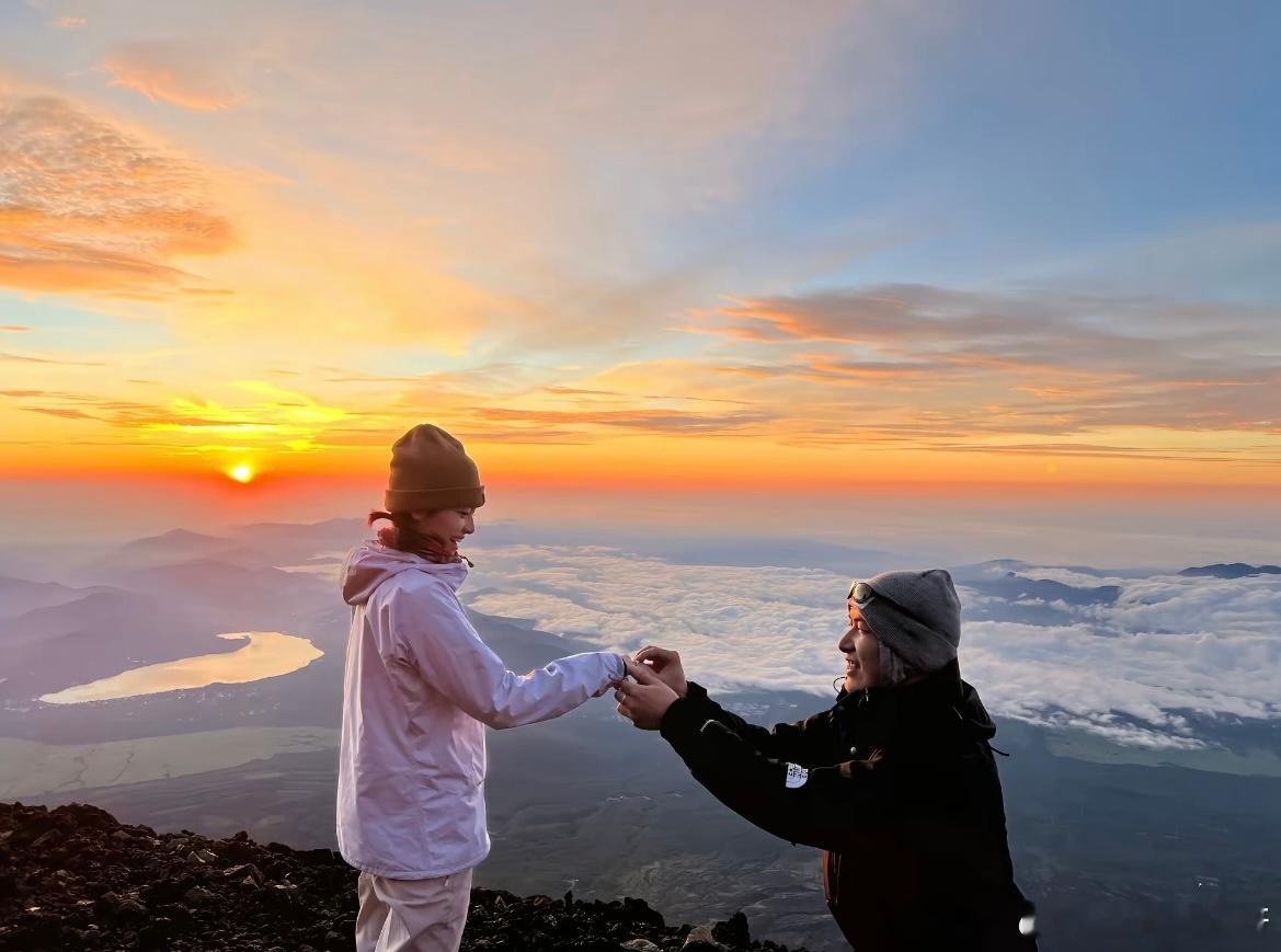 男朋友在富士山顶上向我求婚啦 ​​​