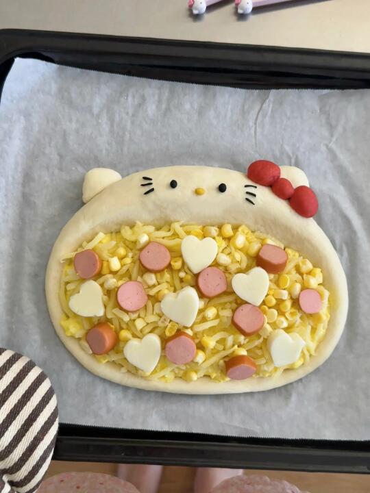 kitty鸡蛋酱芝士火腿披萨🍕