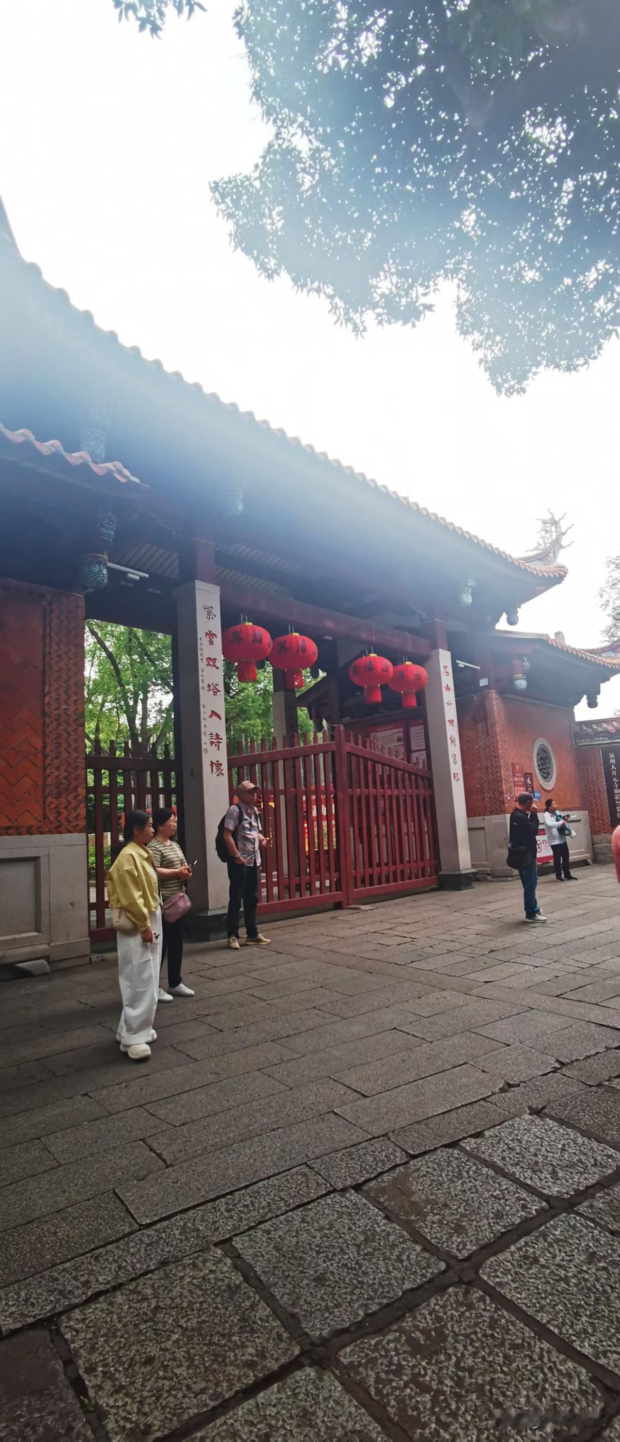 【小对联】
上：……？
下：宗祠。