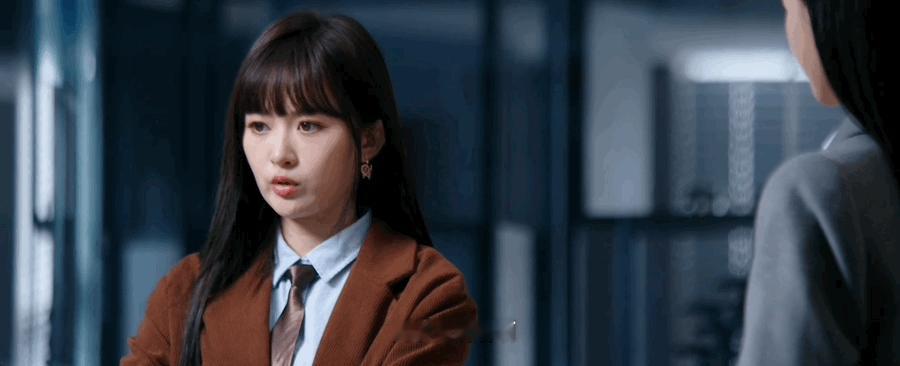 这对父女没有感情全是算计 《二重赋格》里这对父女绝了，只有算计没亲情。秦月白对渣