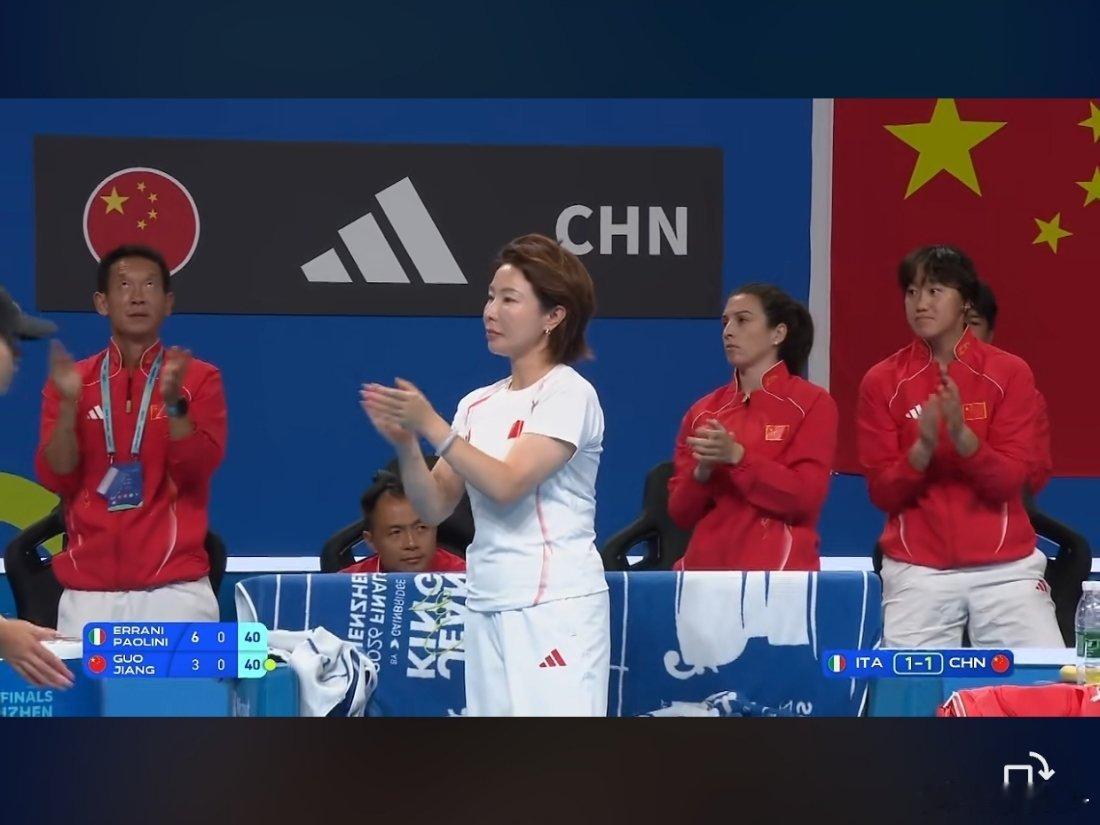 那俩个子那么低，双上网卷月亮球啊[允悲]双打经常会有一种莫名其妙就输了的感觉。不