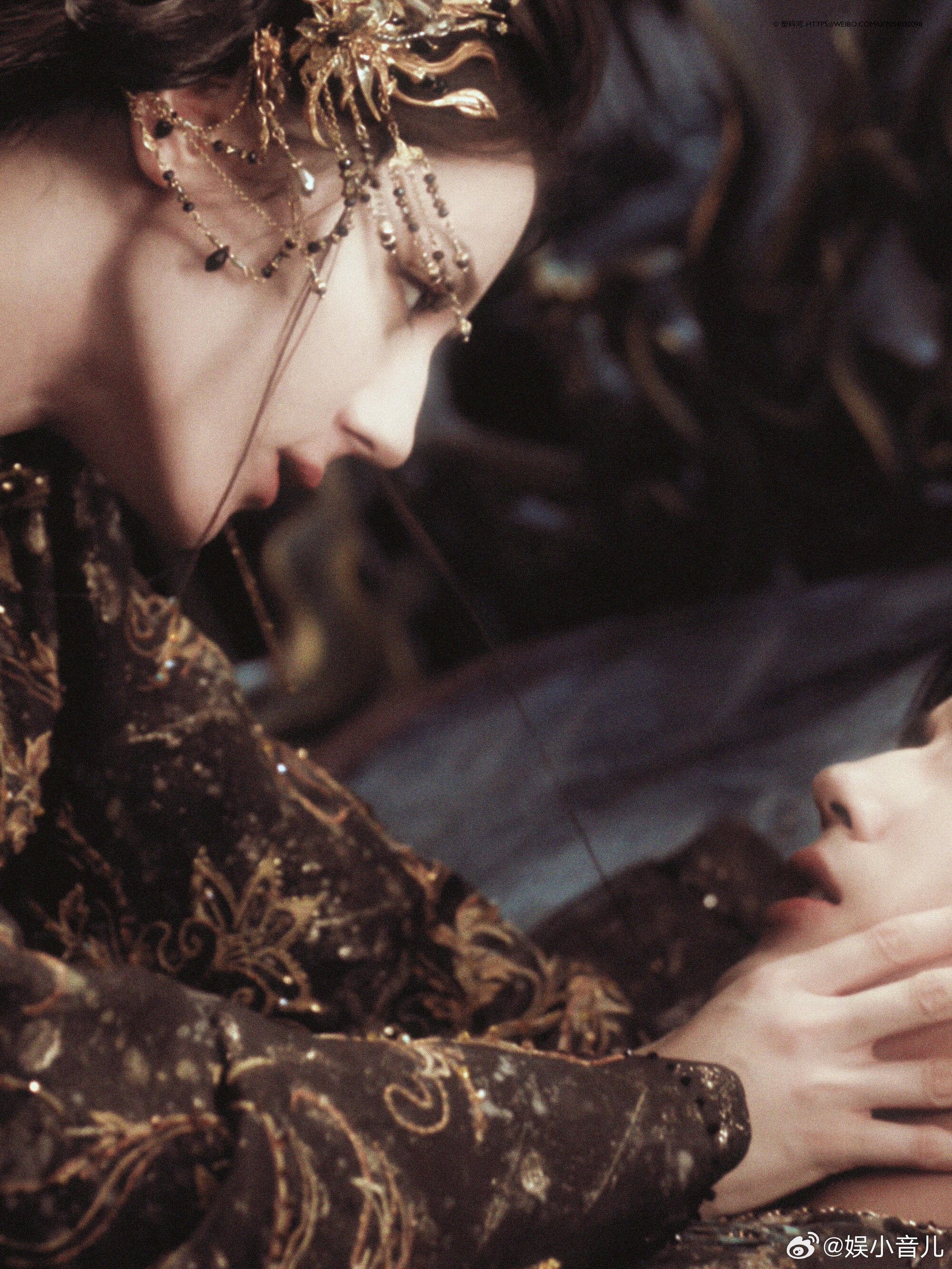 陈飞宇睡了吗我疼得睡不着 看到段胥吐血的那一瞬间，我的心也跟着狠狠揪起来了！那不