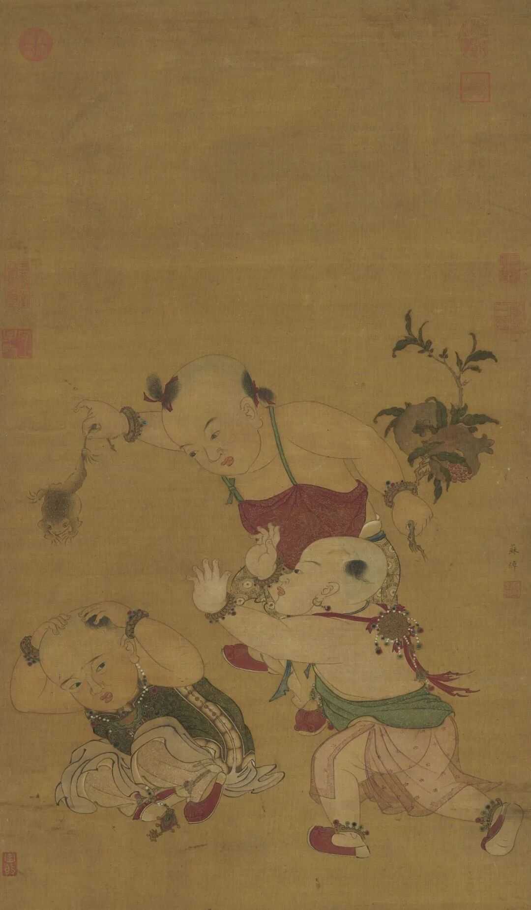 宋 苏汉臣 《端阳戏婴图》。描绘的是3个粉粧玉琢的胖娃娃在端午时节嬉戏玩耍的情景