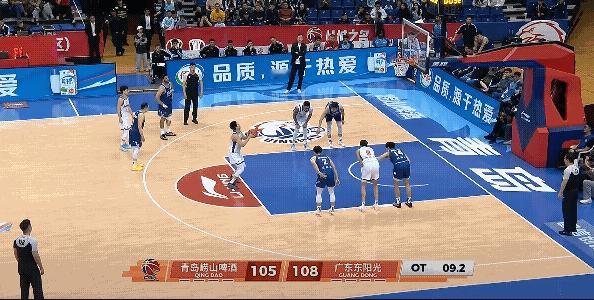 青岛男篮今天真的虎头蛇尾般的发挥，本来稳赢广东男篮，结果第四节突然哑火，加时赛胡