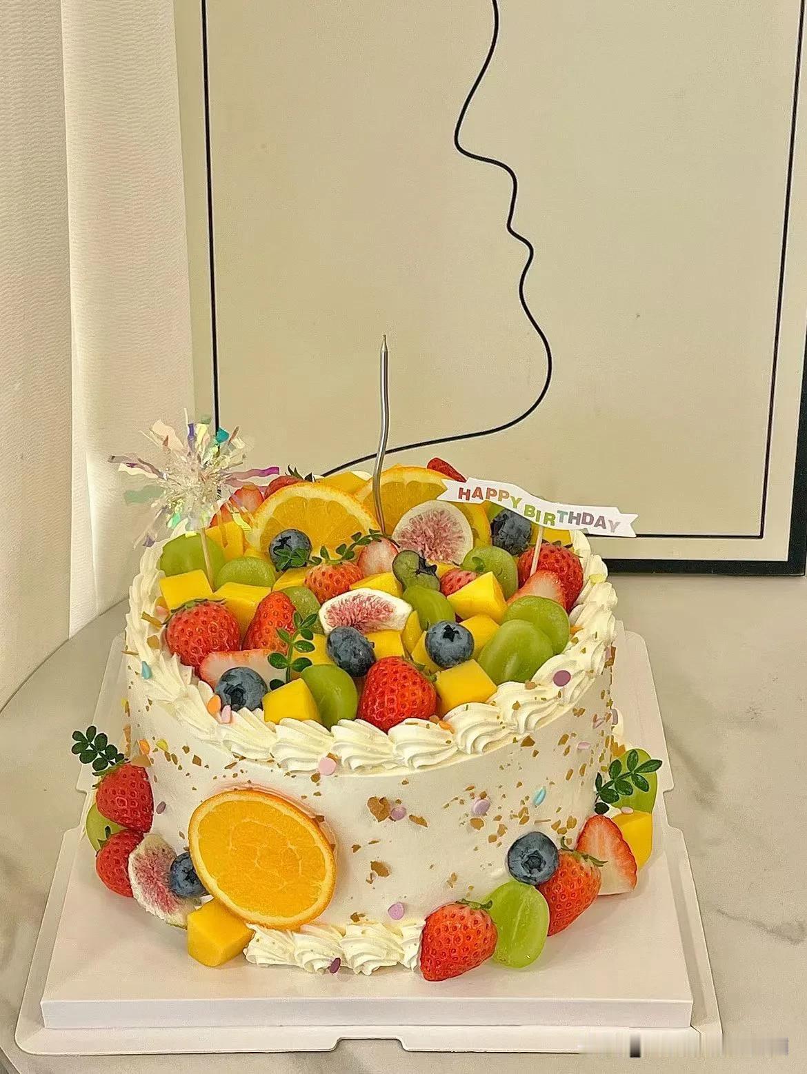 冬日生活打卡季女儿做个水果蛋糕，卖相好且好吃不贵，每天都是订单爆满，加班加点的做