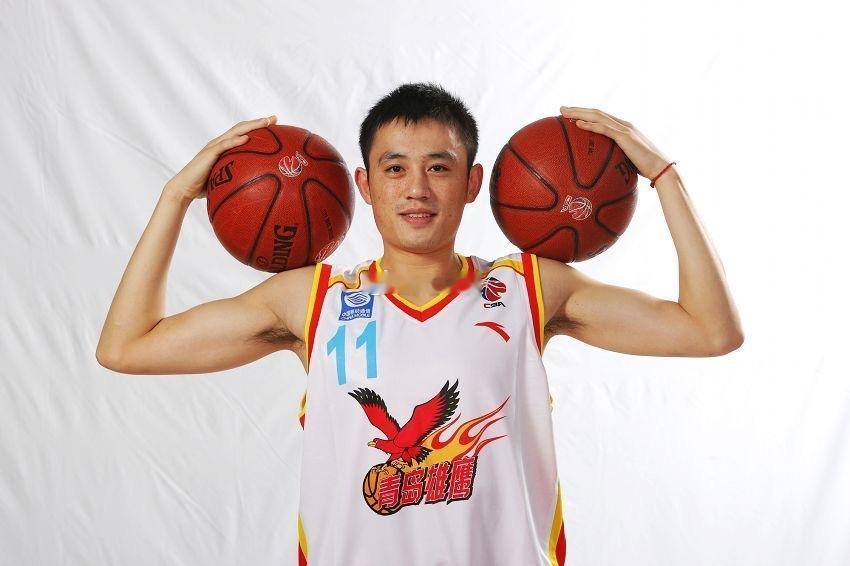 今天是前青岛球员于高峰的44岁生日我的观赛搭子cba30年有你有我 ​​​