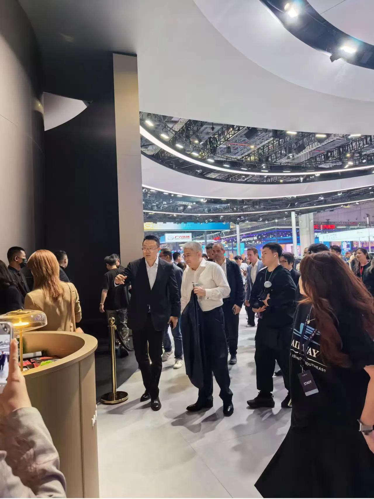 在4月23日的上海车展上，一场意外的