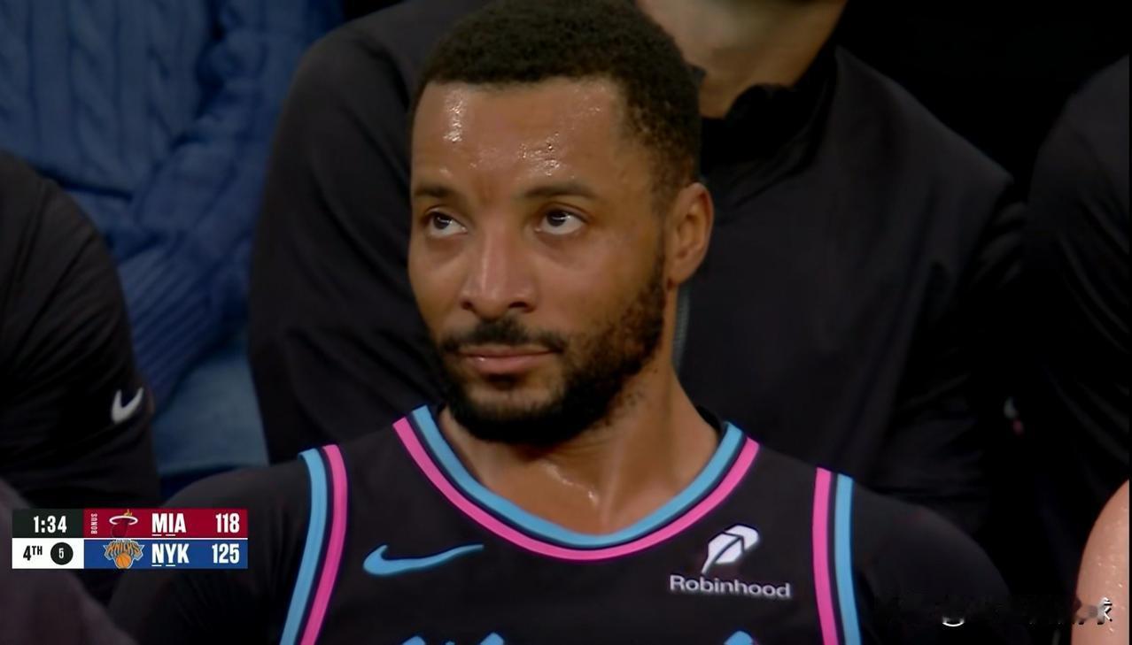 热火球星鲍威尔真是太让人失望了，他竟然完败于尼克斯当家球星布伦森！在今天热火客场