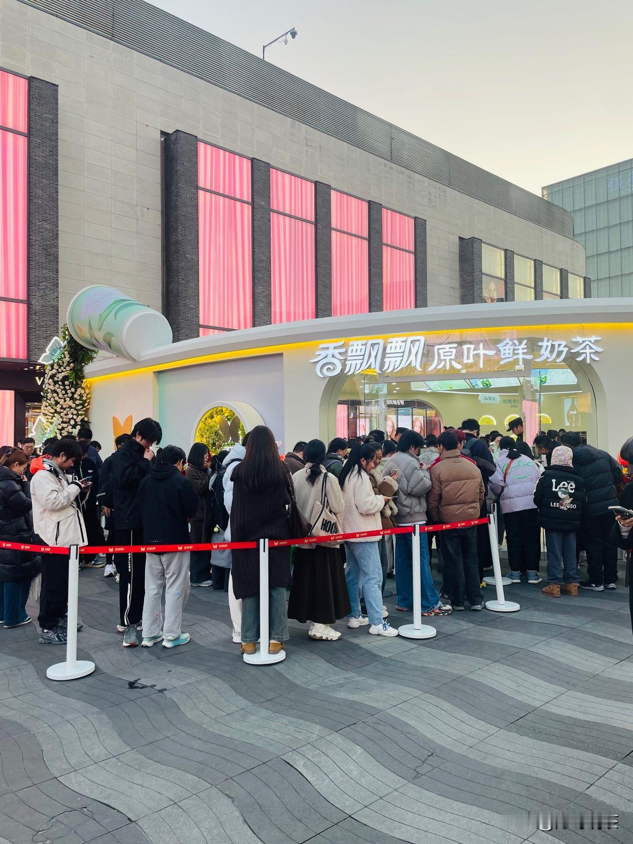 年轻人只爱奶茶？普洱茶若只靠“老气横秋”，才是真的没出路

最近刷朋友圈，看到一