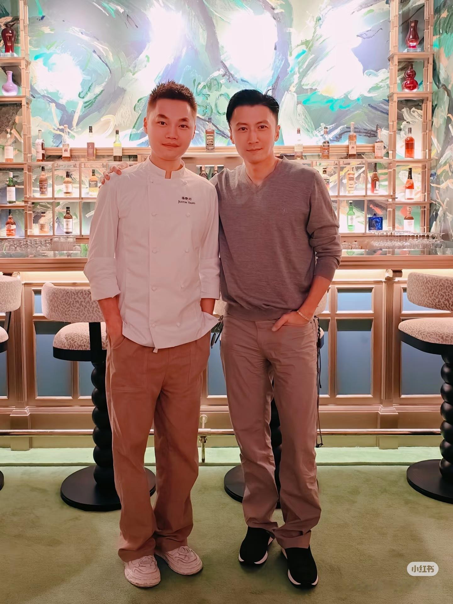 回港的时候还去杨艳斌店里探了个店 