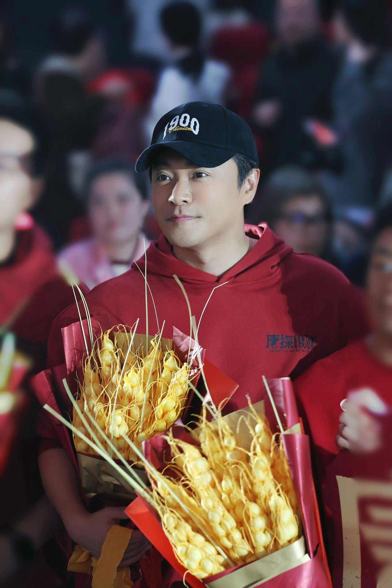 金鸡奖名场面！陈思诚戴墨凭《唐探1900》摘最佳导演，用作品诠释“中国电影需要新