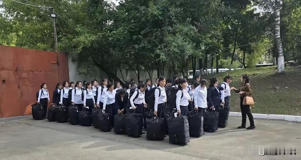 朝鲜女性进入俄罗斯市场:
 
多家外媒报道，受俄罗斯国内劳动力缺口扩大影响，有朝
