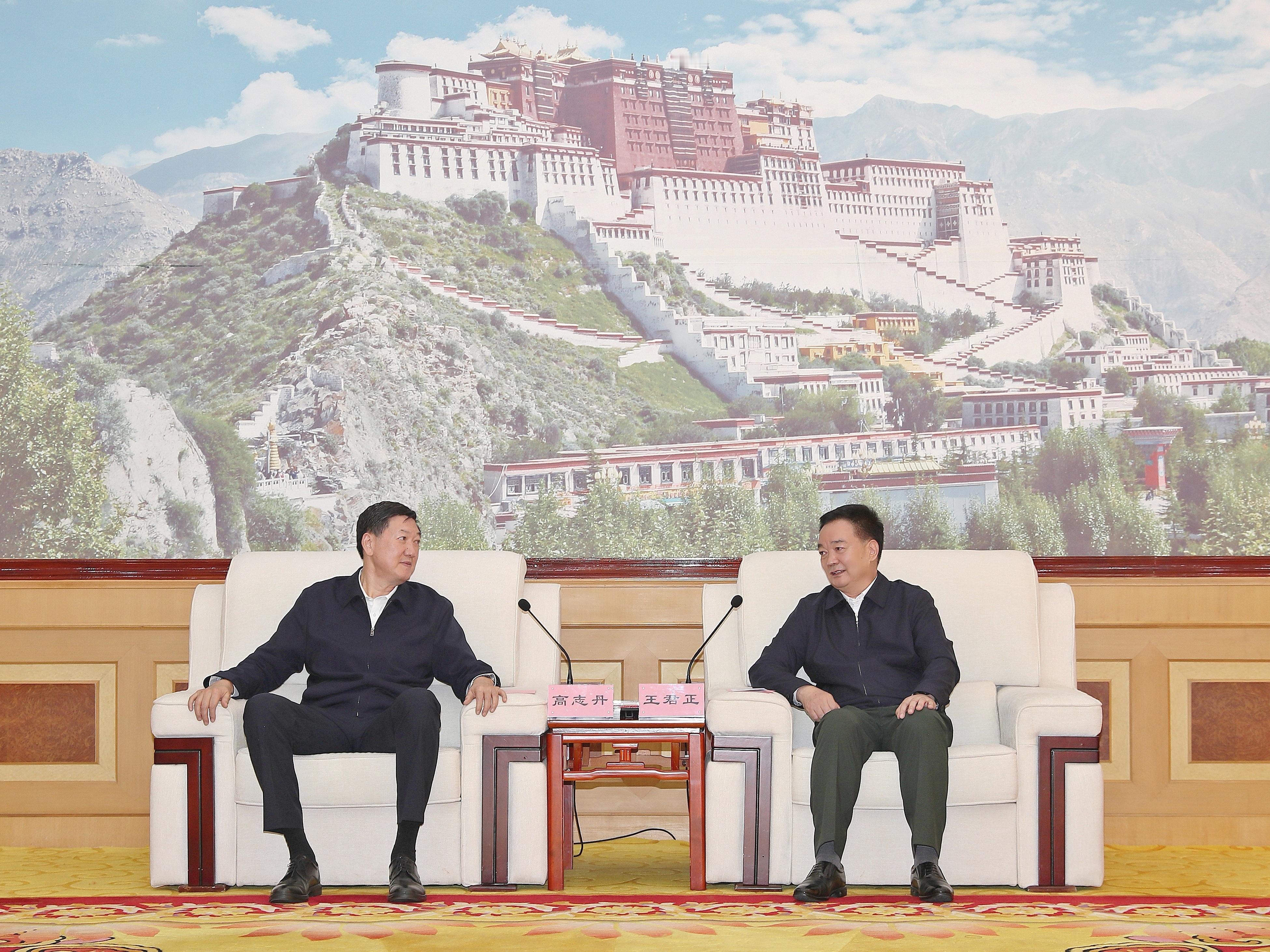 座谈后，王君正等领导出席了“中国体育　再攀高峰”主题活动。领导汪海洲、肖友才、甲