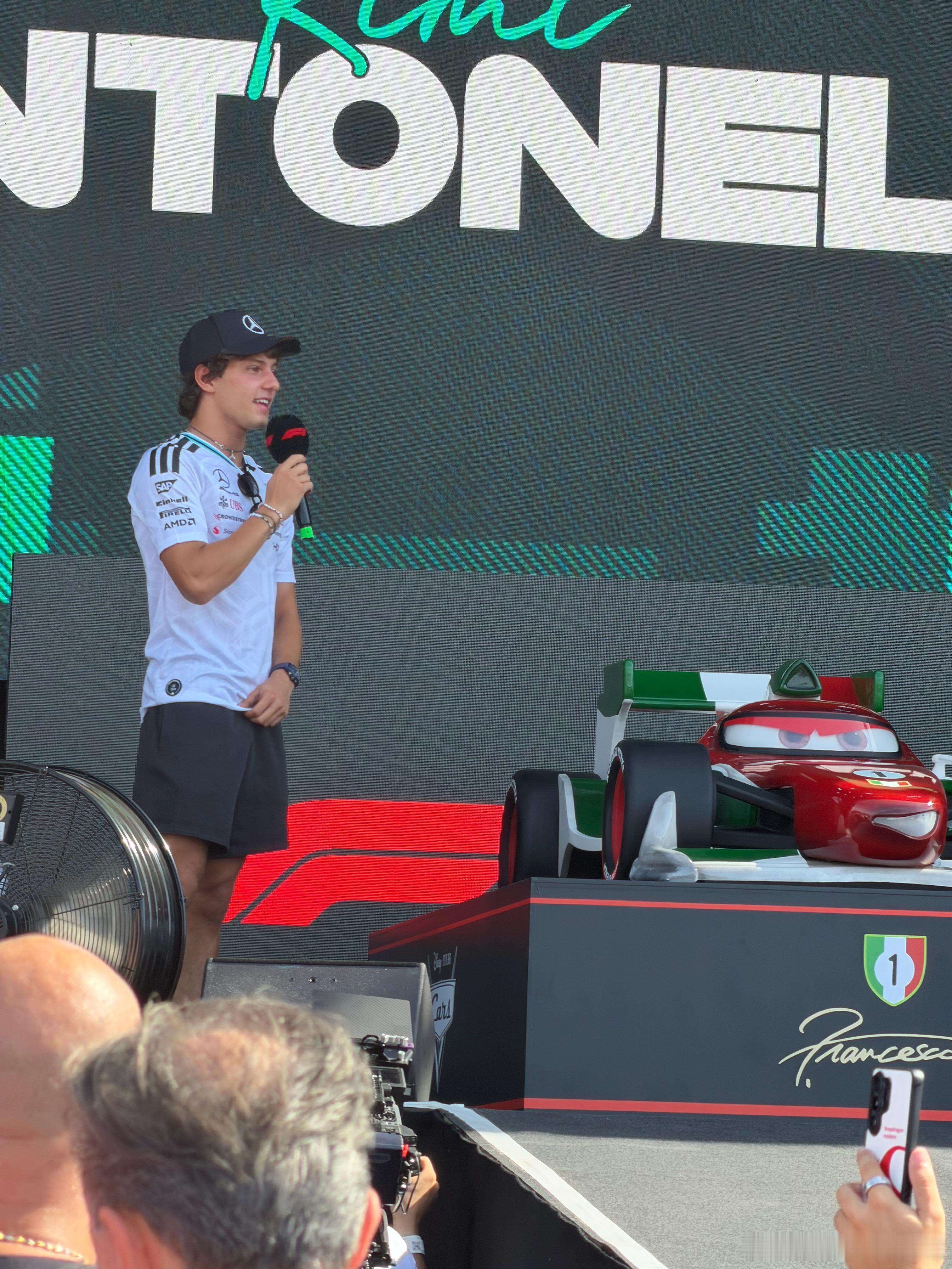 Monza fanzone George Kimi我首页互关自取吧哈哈哈哈啊哈哈