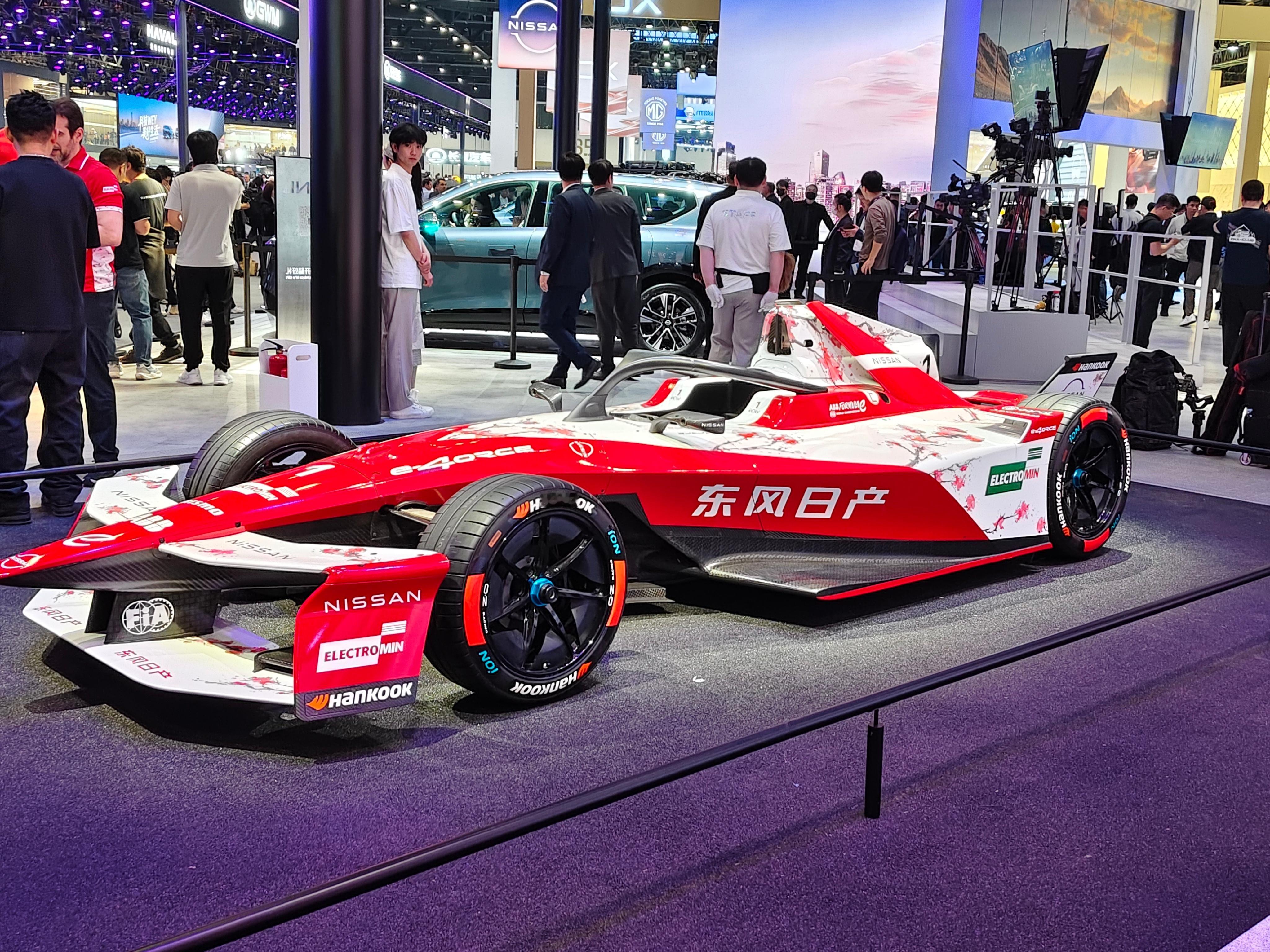 来东风日产展台打卡！！看到了来自日产赛车团队的FE方程式赛车太帅了吧还有Terr