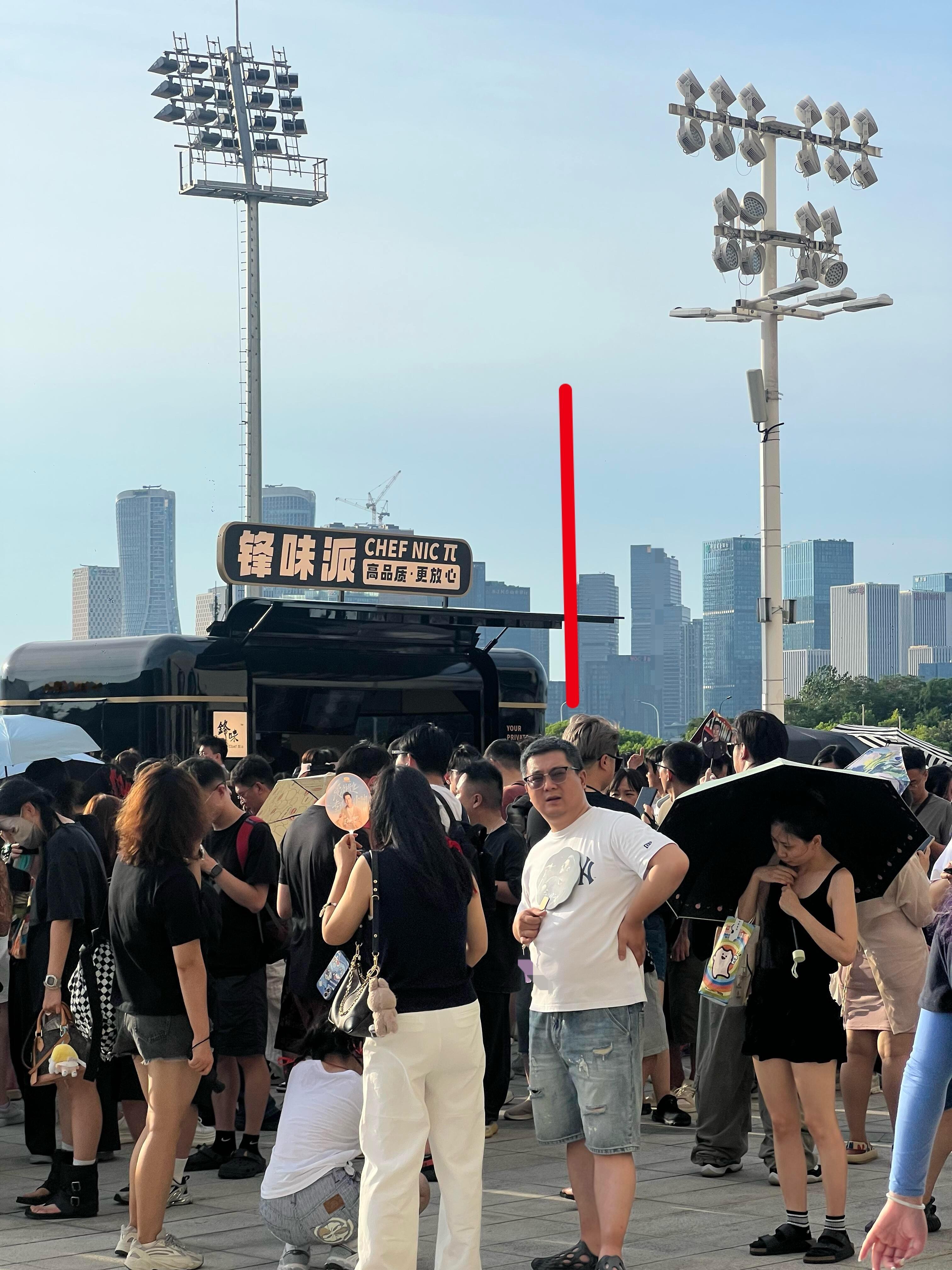 谢霆锋知道粉丝岁数都大了，挨不了一点饿 ​​​