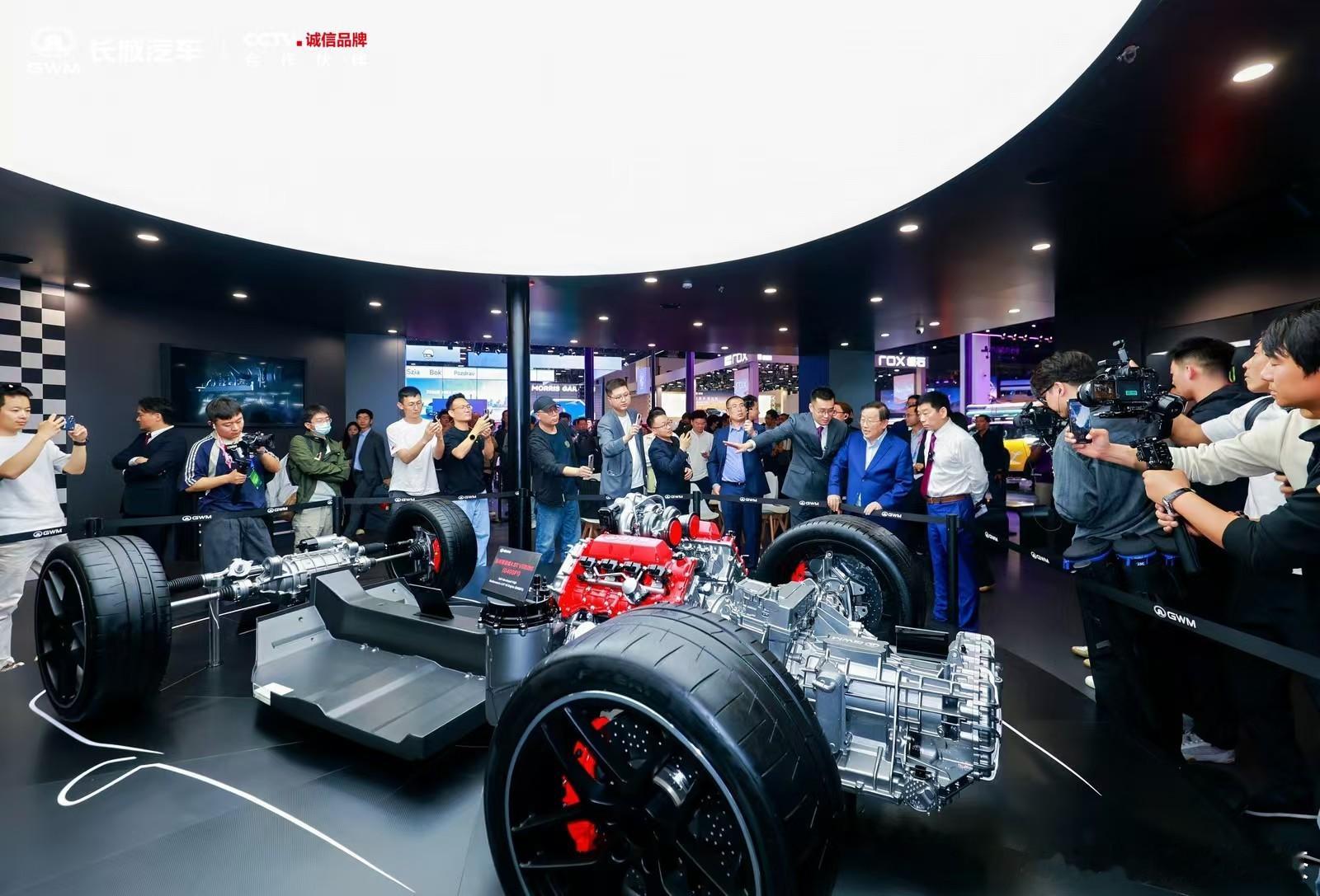 在北京车展看见中国自己的赛级V8了 以前V8是豪华专属，现在中国自研，让高性能不