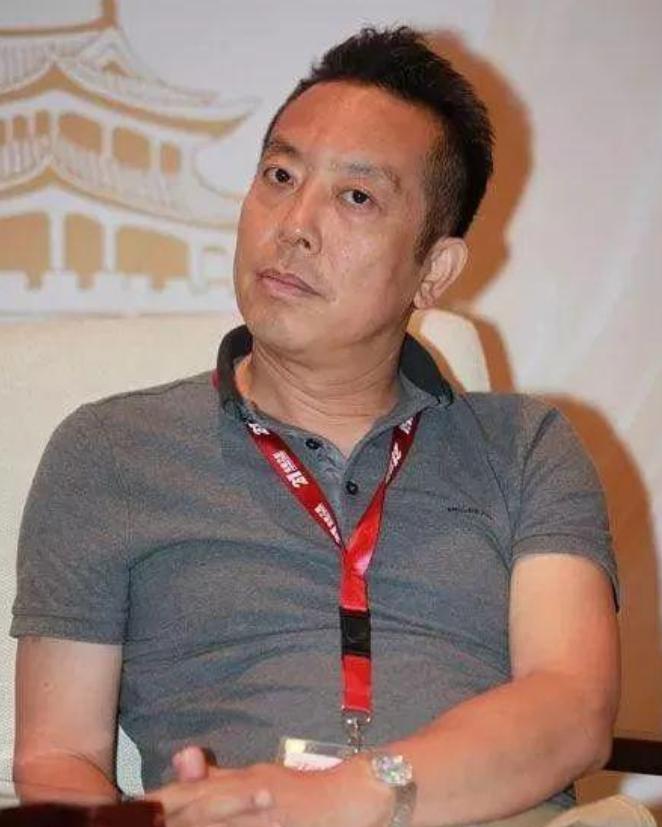 贾国龙这个人，记性太差，吃一次亏不长记性，还继续吃第二次第三次。当然，从另一个方
