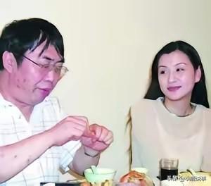 兰莉娅的选择，
真的让人懂了什么叫“认定了就不回头”。明明能选轻松的路，2001