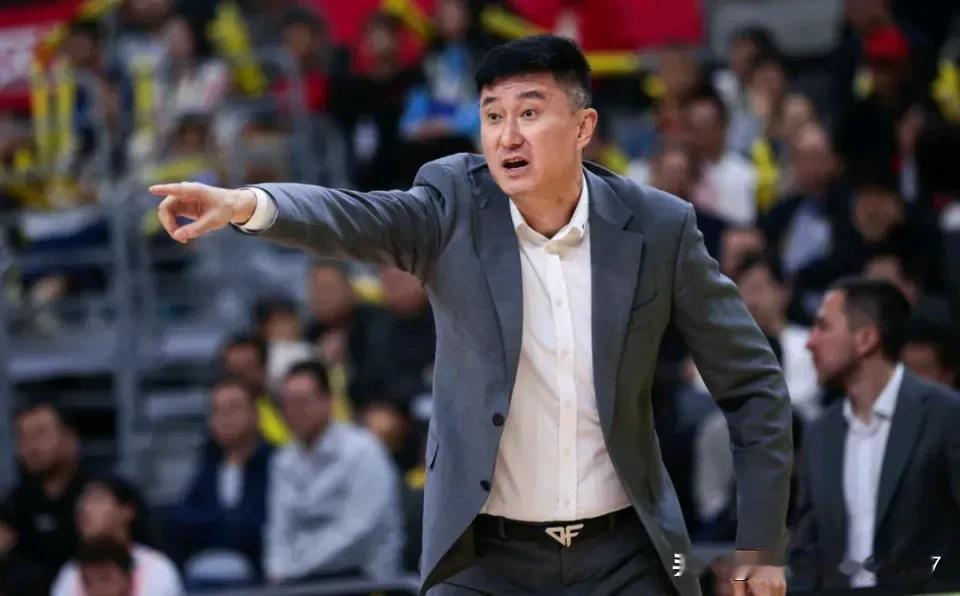 只差官宣！广东宏远新主教练终于尘埃落定，今日据知名媒体人爆料，前塞尔维亚男篮国家