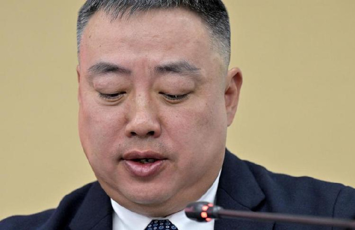 刘国梁说辞职是为平稳过渡刘国梁说有更多时间陪伴家人新华社英文版发布“王励勤重任在