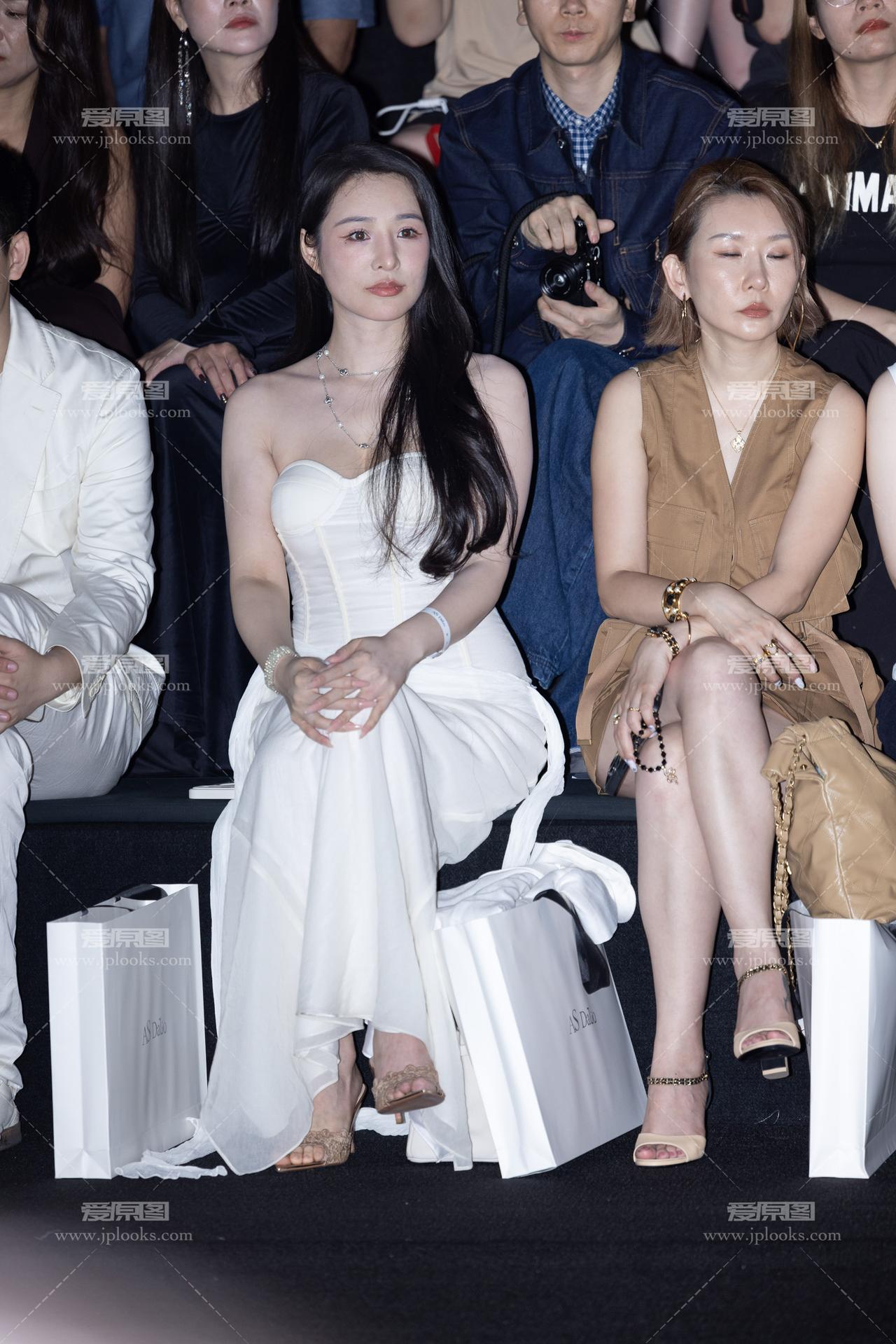 好身材好气质 性感女神 女神范 街拍美女 美爆了