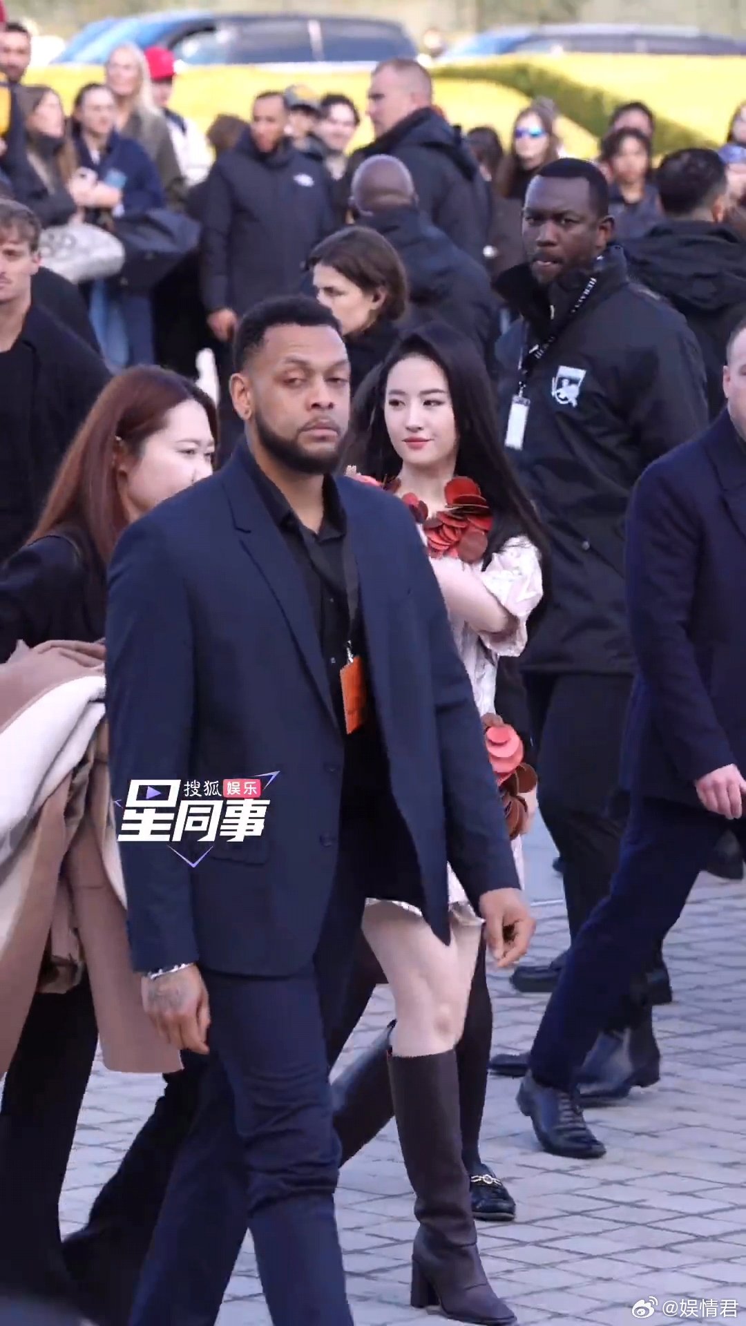 刘亦菲出现全场尖叫刘亦菲在哪儿尖叫在哪儿哈哈哈哈哈哈哈刘亦菲在哪儿尖叫在哪儿，我