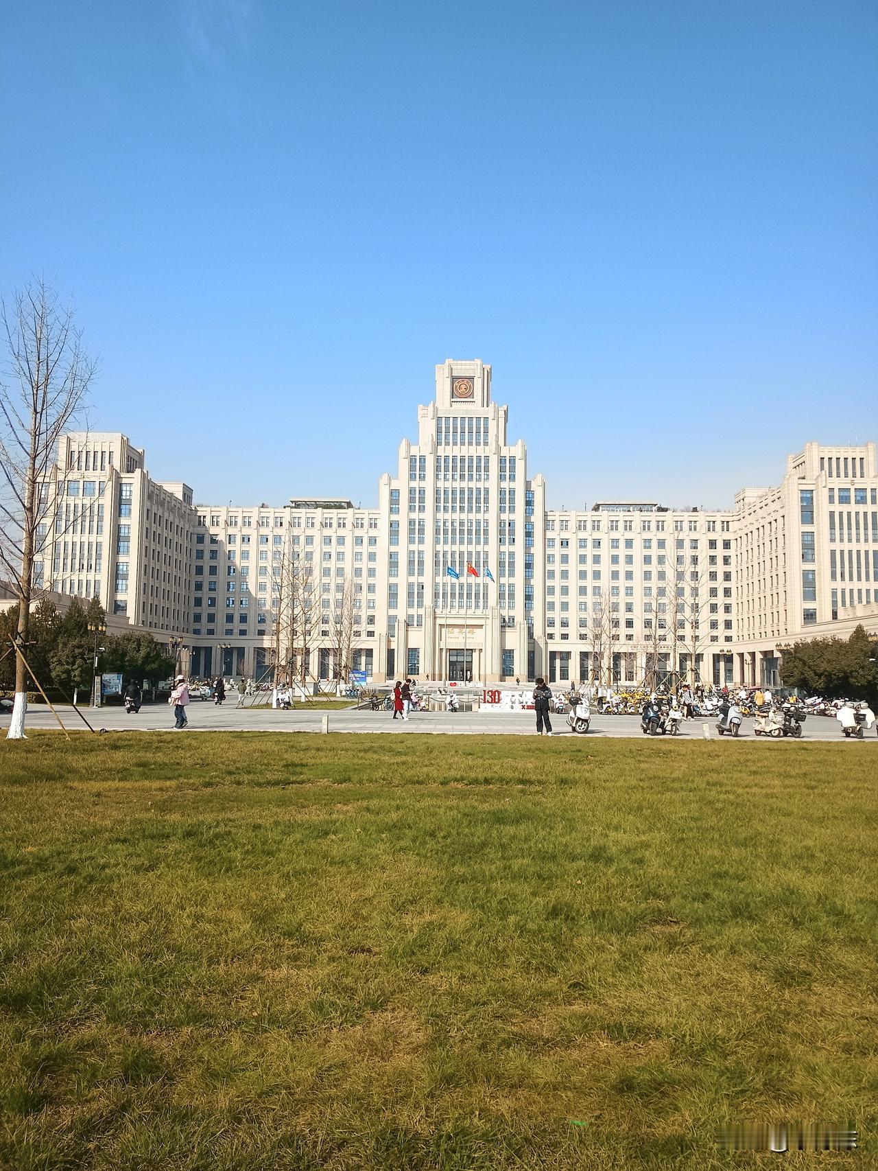 传说中的C9联盟之一，西安交通大学创新港，以前只知道是创新港，地铁五号线终点站。