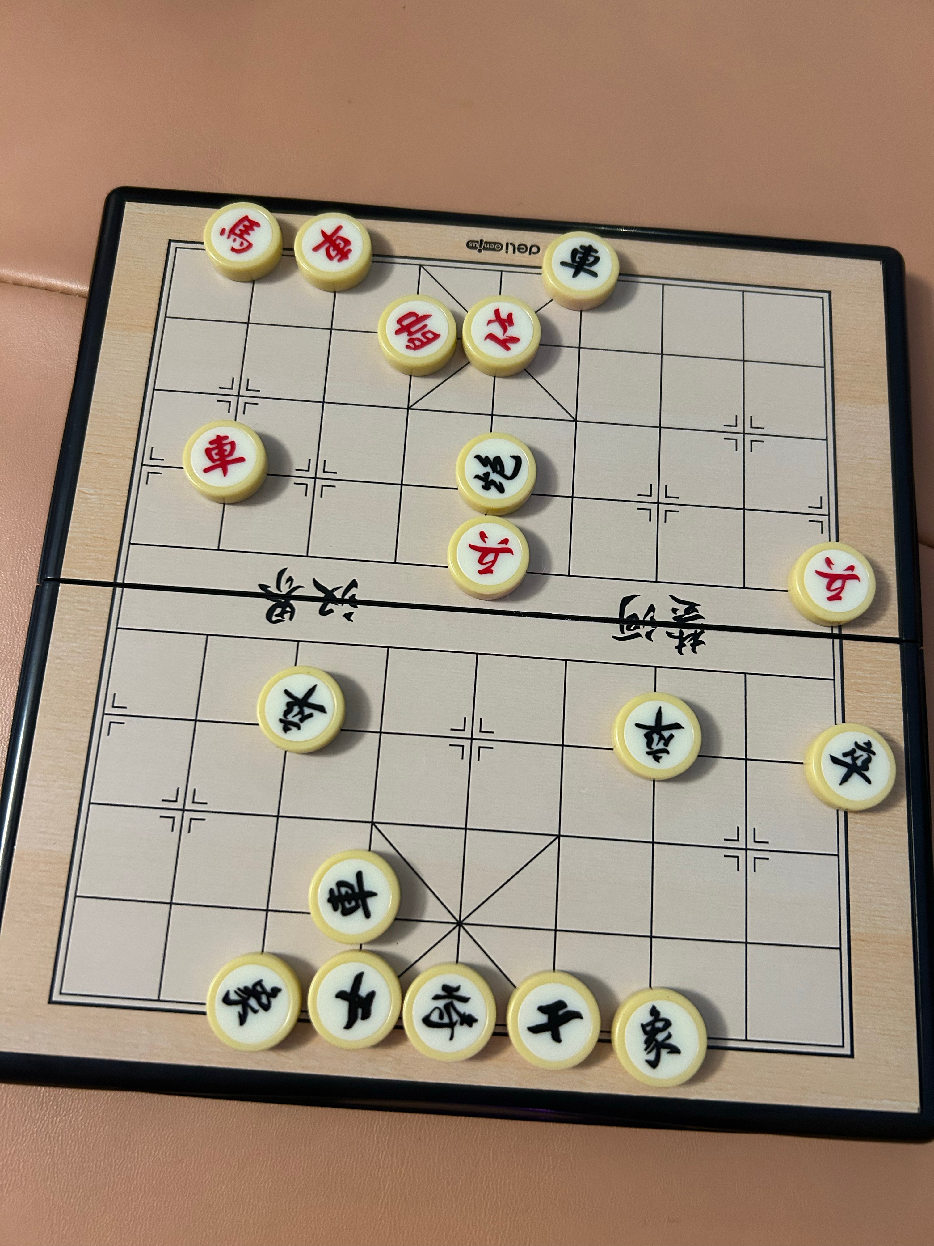 最近超级喜欢和学生下象棋，我发现心理战术也很重要，想办法让对手留意大将，忽视小角