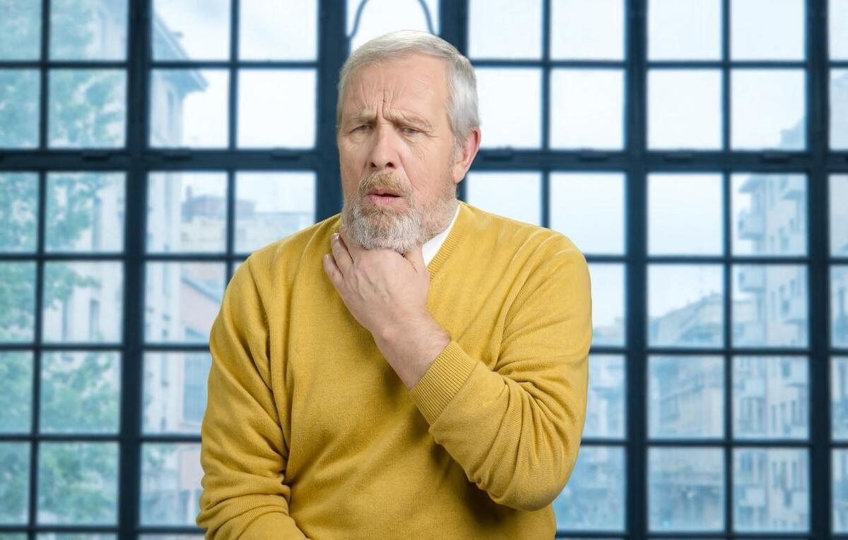 乙酰半胱氨酸的药理性质，有可能造成其他药物的分子键断裂，会影响大多数的抗菌药物（