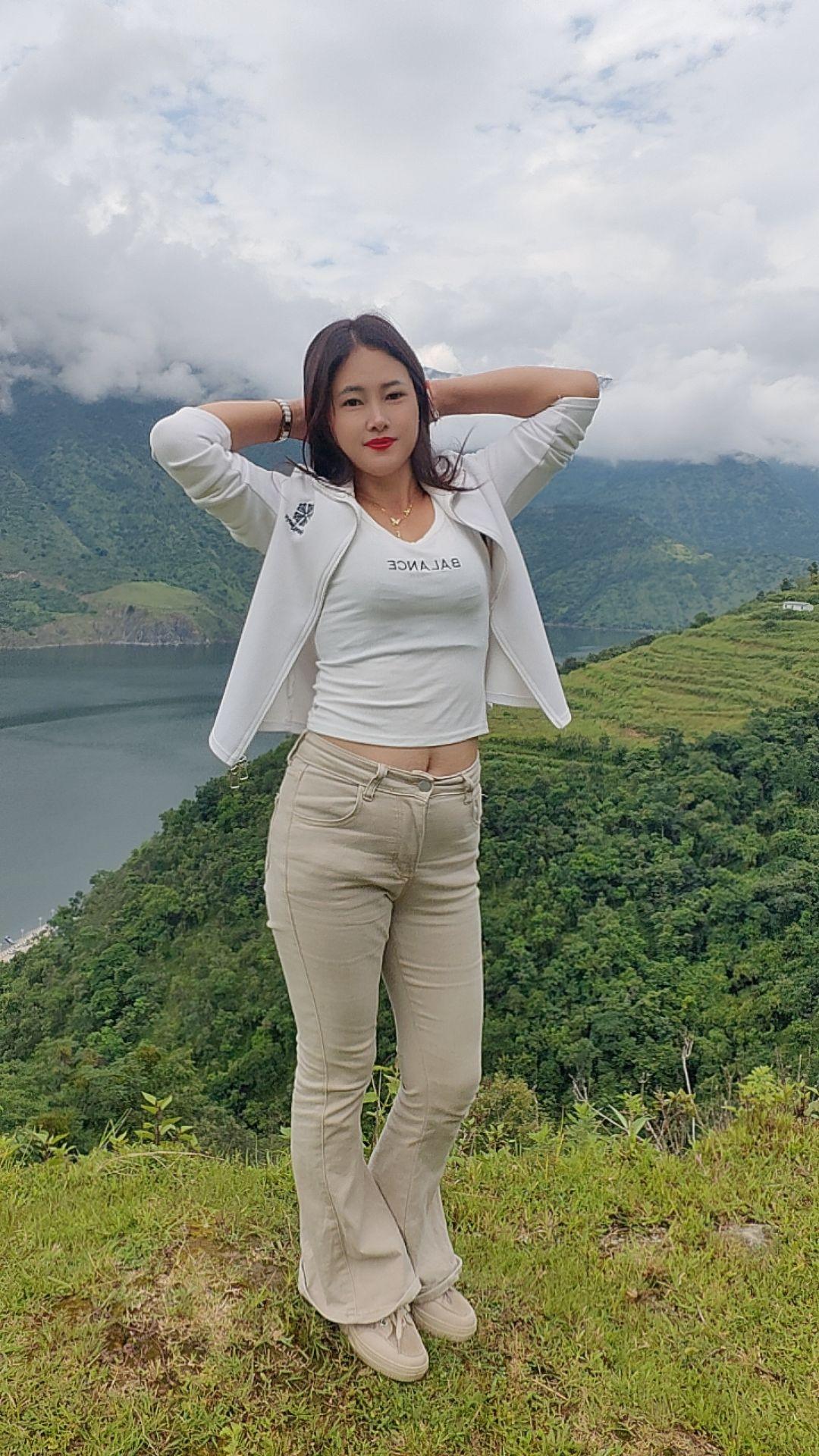 我要上热们 登上山顶看美景