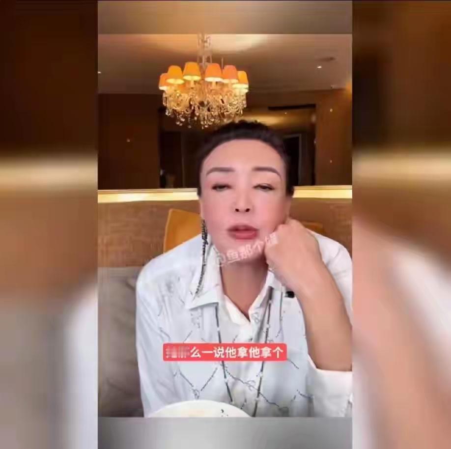 真奇快，最近兰姐直播的时间很多了，出线在直播间的时间变多了，到底怎么回事。她改变