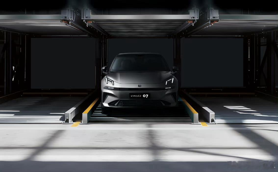 过年回家停车难，窄位挪车太闹心？领克07EM-P×国家冰壶运动员许静韬梦幻联动，