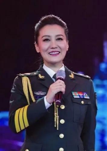 谭晶就不该参加《我是歌手》栏目

谭晶参加《我是歌手》栏目半途而废，评论区褒贬不