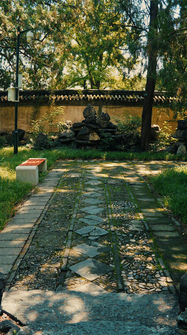 命由己造，相由心生。世间万物皆是化相，心不动，万物皆不动，心不变，万物皆不变。 